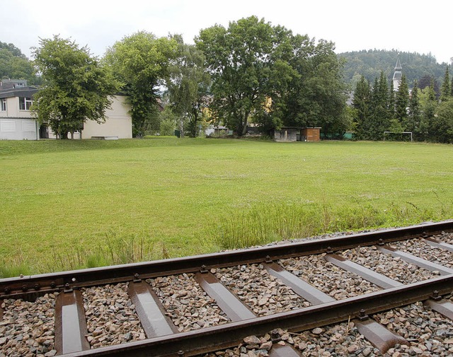 Zwischen dem Gleiskrper, der Hohenlup...ue Sthlinger Kindergarten entstehen.   | Foto: Noeske