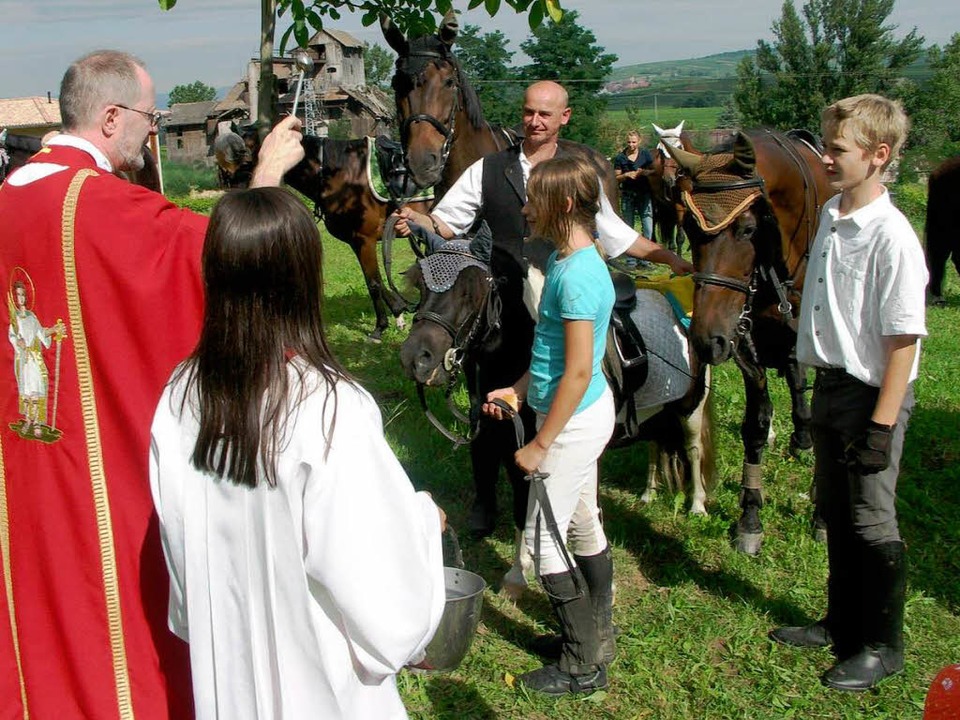 Festprediger  Hubert Windisch segnete ...n zahlreiche Pferde und ihre Besitzer.  | Foto: Frank Kreutner