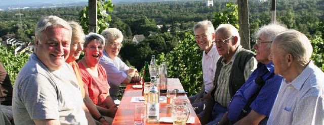 Gemeinsam mit seinem Sohn und Freunden...in den Reben in Istein gefeiert wurde.  | Foto: Cremer