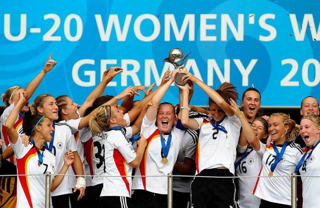 Freudentaumel in Bielefeld: Die U-20-Frauen sind Weltmeister   | Foto: dpa