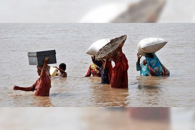 Massenflucht vor der Flut in Pakistan