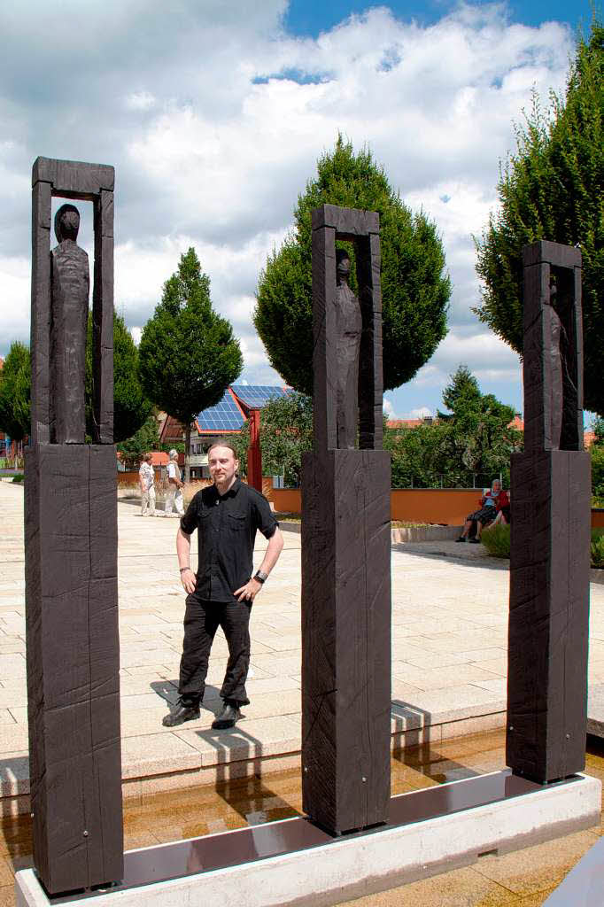 Abschlusstag mit Präsentation der fertigen Kunstwerke: Simon Stieger stellt sein Werk "Wächter" vor Abschlusstag mit Präsentation der fertigen Kunstwerke: Simon Stieger stellt sein Werk "Wächter" vor