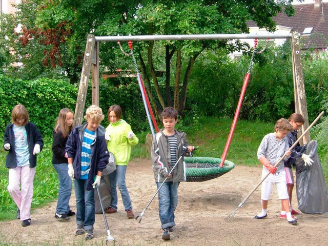 Schler der Grundschule Kollnau putzte... Ferientag die Spielpltze in Kollnau.  | Foto: Nicole Weinmann (Lehrerin)