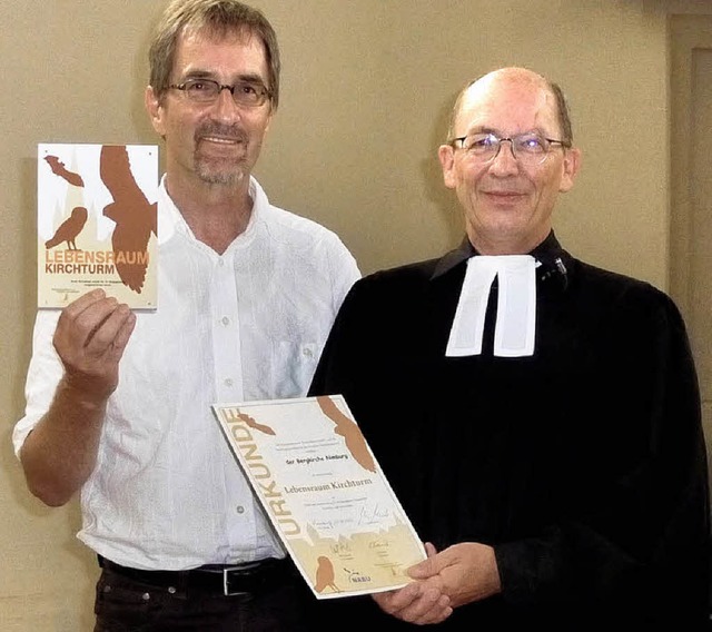 Pfarrer Klaus Halberstadt erhielt fr ... als Refugium fr bedrohte Vogelarten.  | Foto: Karlernst Lauffer