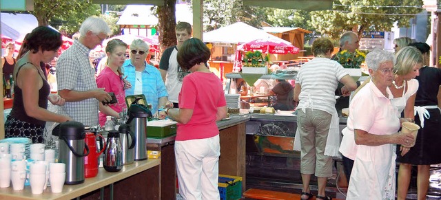 Die fleiigen Helferinnen des Kirchenc...8211; dazu gibt es eine Tasse Kaffee.   | Foto: antonia Felber