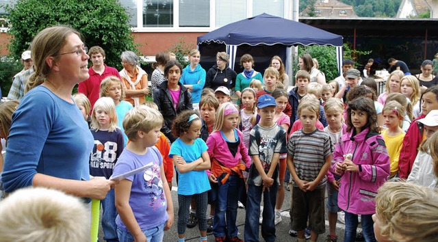 Zirkus lautet das Motto der Spielmobil...er 100 Kinder zeigen Interesse daran.   | Foto: Edgar Steinfelder