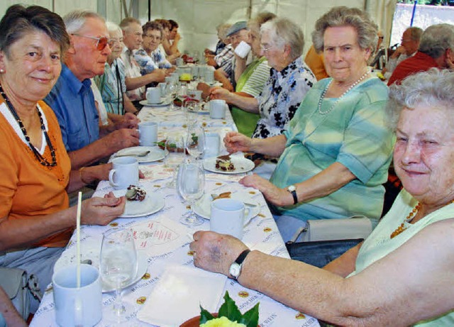 An die 200 Senioren trafen sich in Bic...hl zu einem gemtlichen Beisammensein.  | Foto: herbert trogus