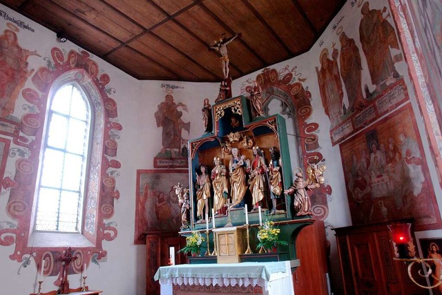 Sichtschutz: Auch hinter dem Altar der Nudorfer Kapelle kam es zu bergriffen.  | Foto: Jens Schmitz