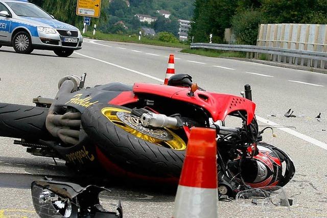 Motorrad kontra Transporter – Biker tödlich verunglückt