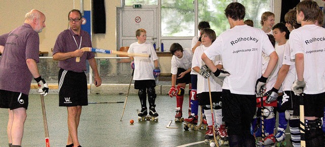 Erfahrene Trainer leiten die jungen Sportler an.   | Foto: Wiedermann