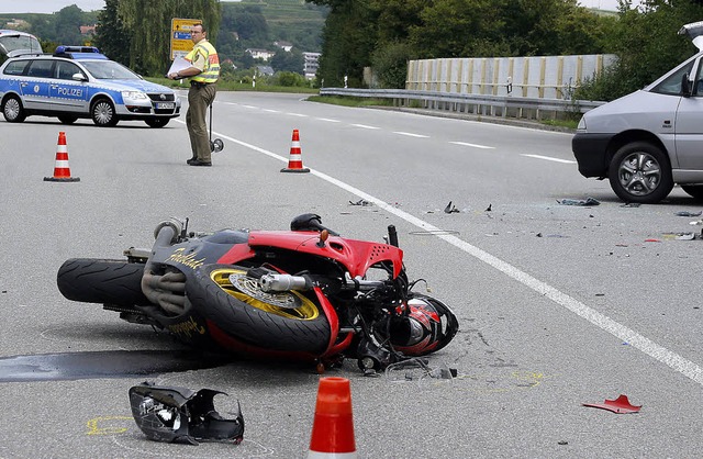 Beim Aufprall auf den Kleintransporter... der Motorradfahrer tdlich verletzt.   | Foto: heidi fssel