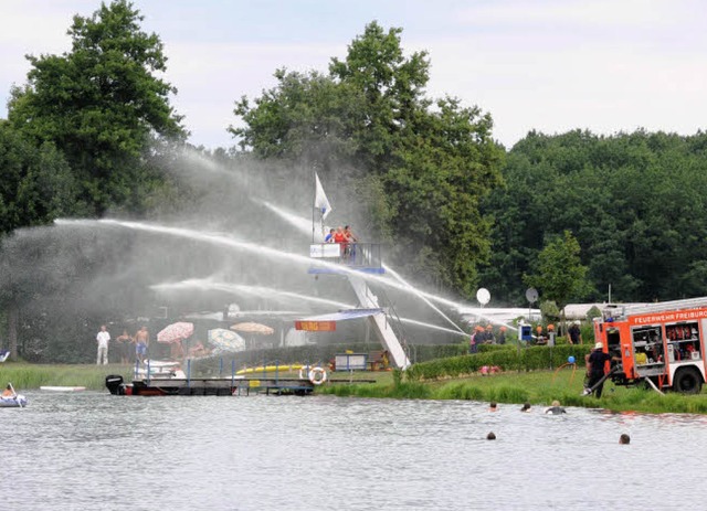 Auch die Hochdorfer Jugendfeuerwehr demonstrierte am Tunisee ihr Knnen.  | Foto: Rita Eggstein