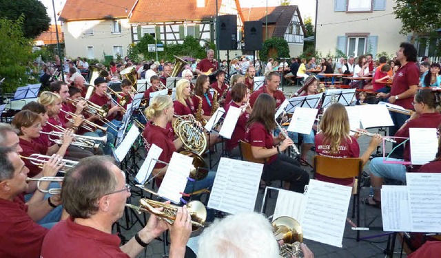 Viele Musiker, viele Zuhrer: Das Frei...eim Hohlandhock war ein Riesenerfolg.   | Foto: Karlernst Lauffer