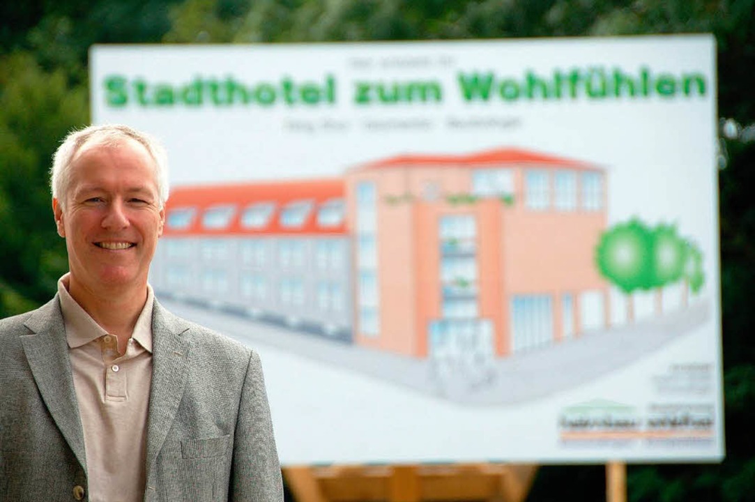 Gernot Platz und sein Projekt Stadthotel.  | Foto: Sylvia-Karina Jahn