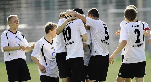 FussballFV Dinglingen vs. VfR ZusenhofenTorjubel der Dinglinger Spieler  | Foto: Peter Aukthun-Grmer