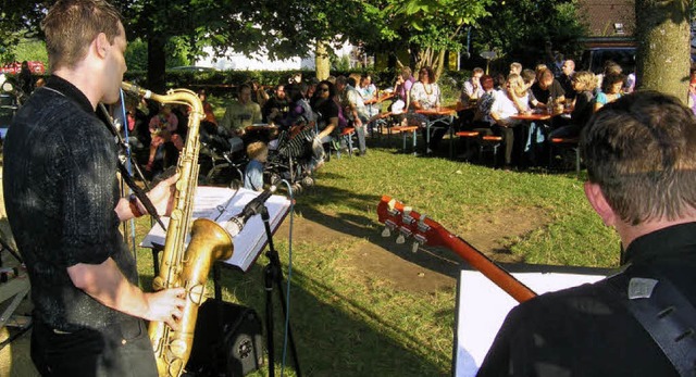 Gute Musik in schner Atmosphre: Clem...itarre) und Daniel Burgemeister (Sax)   | Foto: Michael Haberer