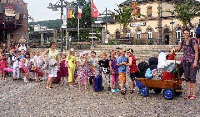 Die Schulanfngergruppe des Kindergart...acht im Kaufhaus Karstadt in Lrrach.   | Foto: Privat