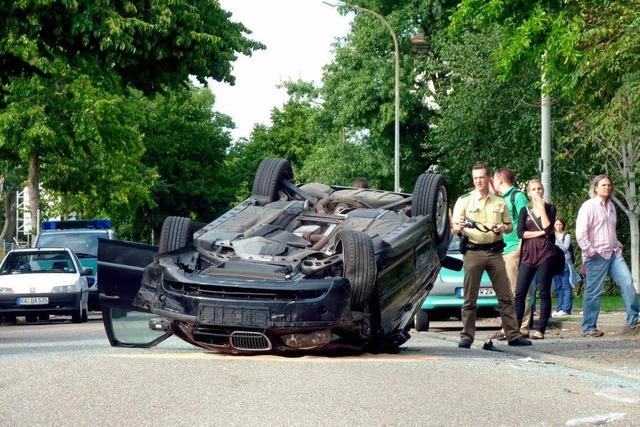 Unfall in der Schänzlestraße – drei Autos sind Schrott