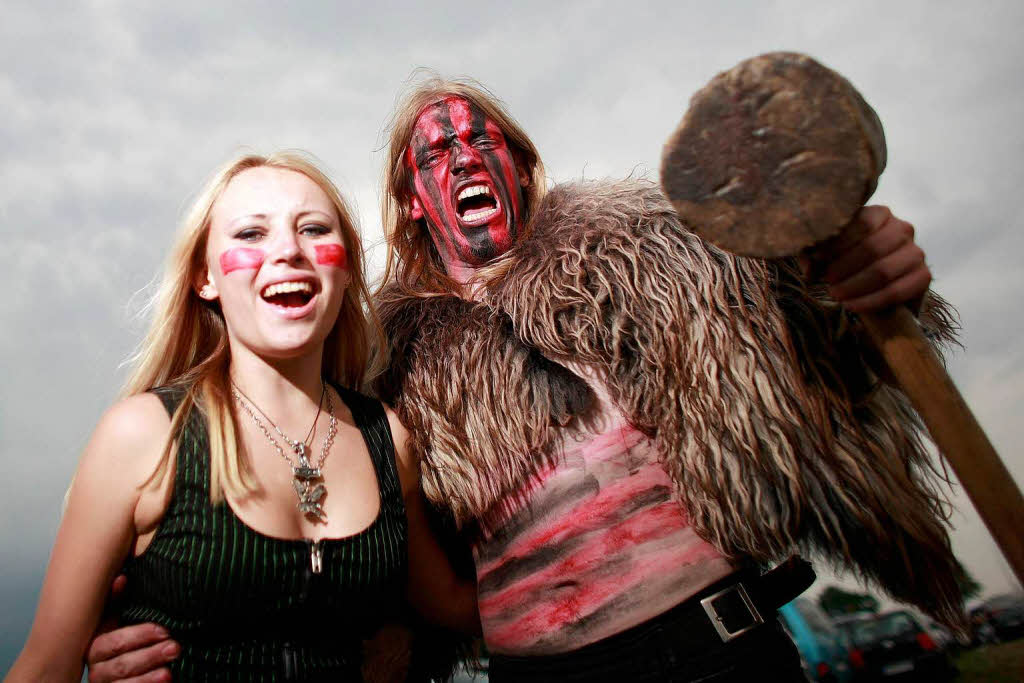 Heavy-Metal-Fans laufen sich fr ihr Festival warm