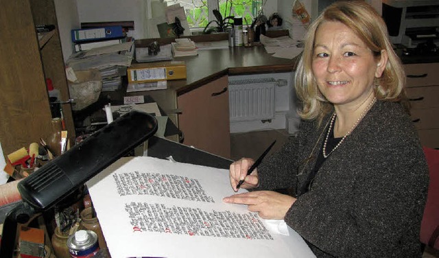 Die Schnheit der Handschrift: Petra E...phie auch im elektronischen Zeitalter.  | Foto: M. lange