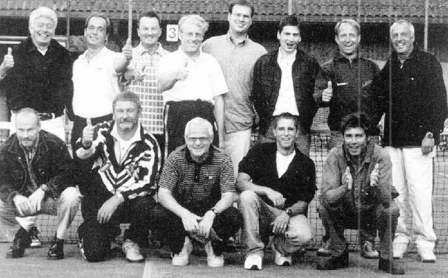 Die Medenmeister 2003 (stehend von lin...ckert und Spielertrainer Dirk Engels.   | Foto: Privat