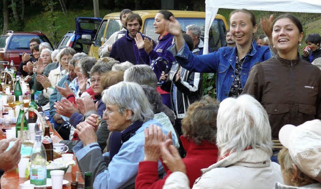 Mit slawischer Folklore begeisterte da...n der Schwende nach dem Gottesdienst.   | Foto: Ute Aschendorf