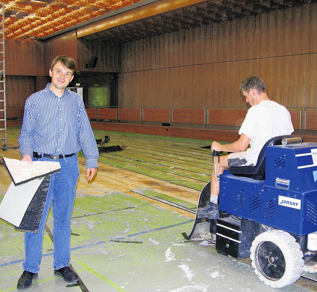 Kunststoffbelag und Gusasphalt, hier v...er Stadthalle von Grund auf erneurt.    | Foto: Huber