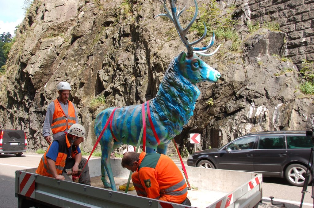 Der Hirsch im Hllental muss wegen Felssicherungsmanahmen an der B31 weichen.