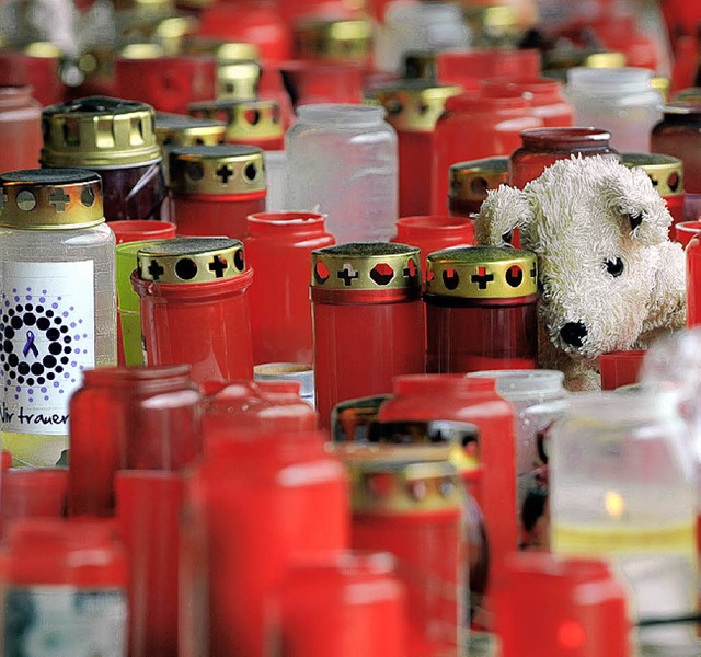 Zeichen der Trauer um die Opfer in Duisburg  | Foto: dpa