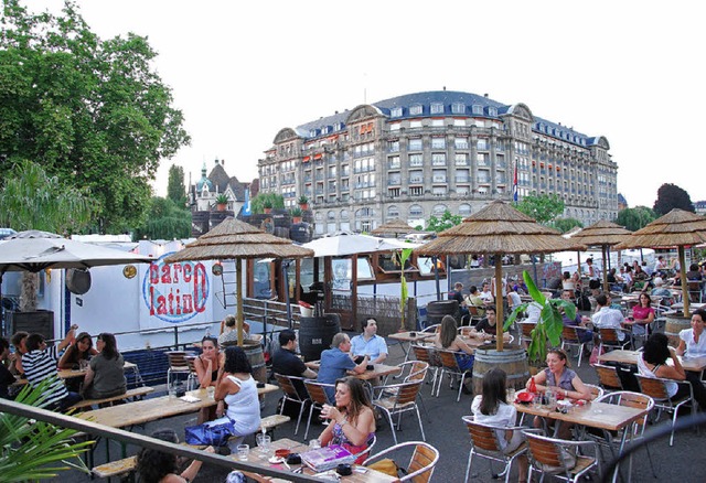 Schwimmende Bar: das schmucke Barschiff in Straburg  | Foto: bri