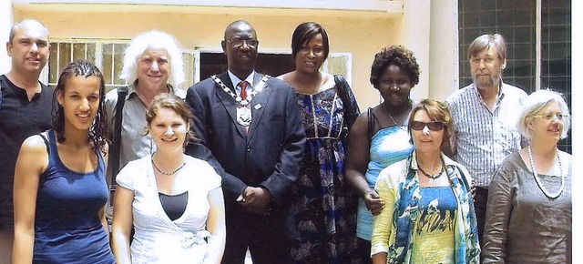 Brgermeister Saba Faal (Mitte) kommt ... vergangenen Besuch in Gambia (Bild).   | Foto: privat