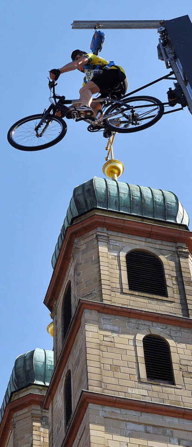 Radfahrer himmelhoch am Haken  | Foto: Elisabeth Willers