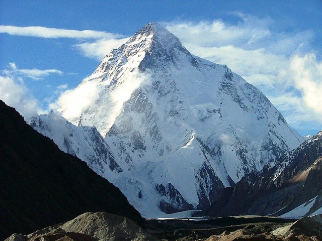 Der K2 scheint zum Schicksalsberg von Gerlinde Kaltenbrunner (links) zu werden.   | Foto: dpa