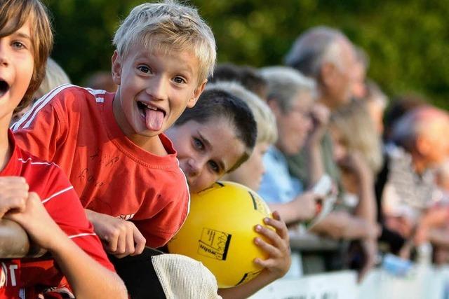 Fotos: Fans feiern beim Kaiserstuhlcup den SC Freiburg