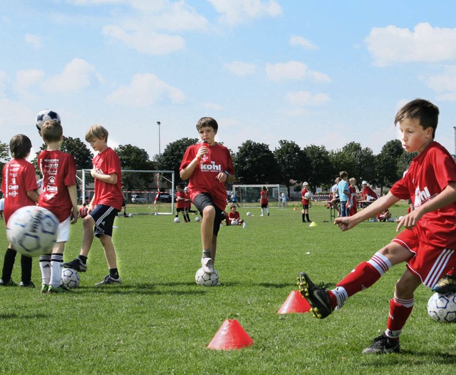 Dribbeln, Passen, Torschuss, Kopfball ... Spa am Spiel kam auch nicht zu kurz.  | Foto: Martina Faller