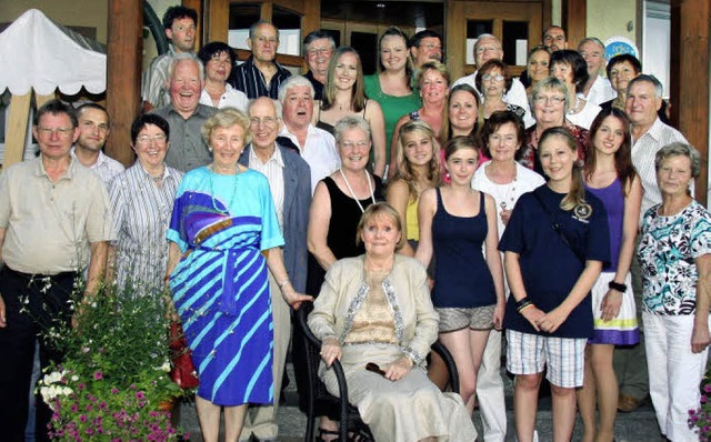 Zahlreiche  Familien aus Amerika und D...ogus tragen,  trafen sich in Burkheim.  | Foto: herbert trogus