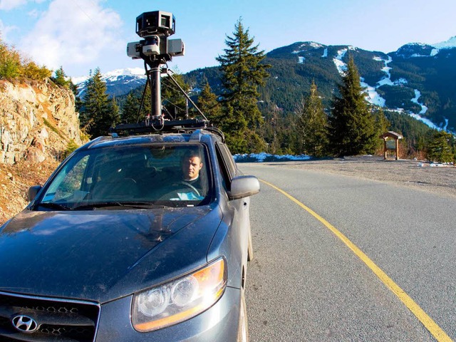 Ein Auto mit Google Street-View-Ausrstung  | Foto: dpa