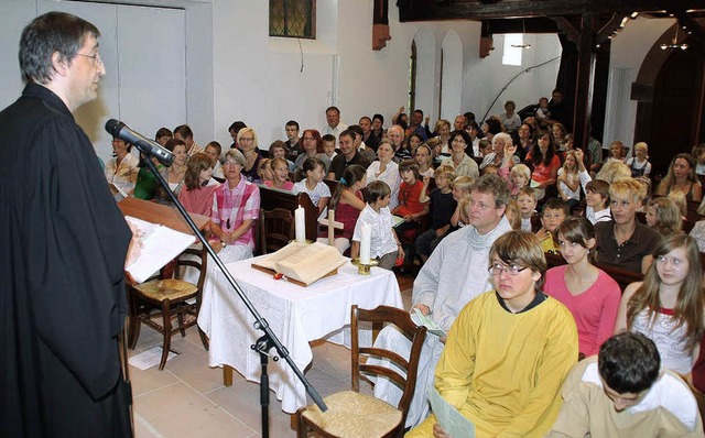 Pfarrer Frank Schleifer (links) beim A... in der vollbesetzten Christuskirche.   | Foto: Ulrike Hiller