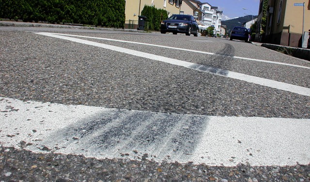 Voll abgefahren! Einige Bremsspuren sp...laut Ordnungsamt nicht reprsentativ.   | Foto: Andr Hnig