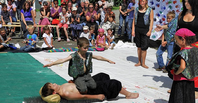 Fakire auf dem Nagelbrett: Auch das ha...runter und Drber&#8220; vorbereitet.   | Foto: Edgar Steinfelder