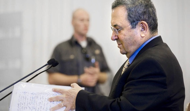 Verteidigungsminister Ehud Barak sagte...aelischen Untersuchungsausschuss aus.   | Foto: DPA