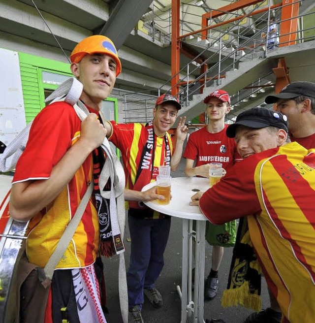 &#8222;Wahre Fans&#8220; machen Stimmung auf der Nordtribne.  | Foto: Ingo Schneider