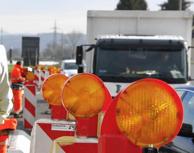 Die Arbeit am Kreisverkehr wird wieder aufgenommen.   | Foto: Ralf Staub