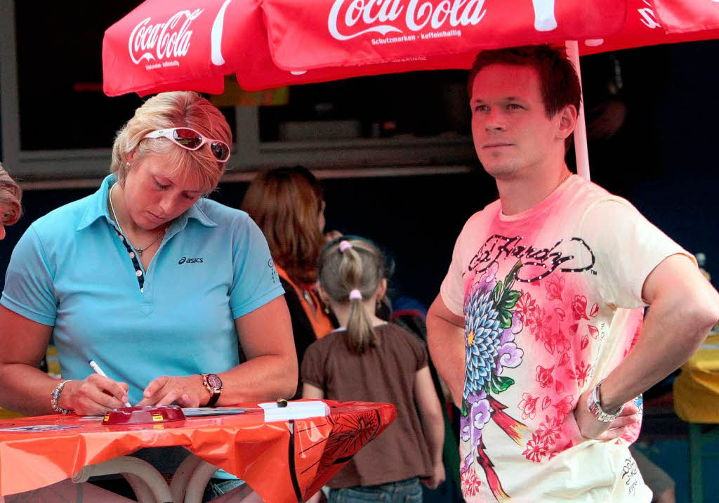 2008: Speerwerferin Christina Obergfll und Sasvha Riether bei einem Benefizspiel