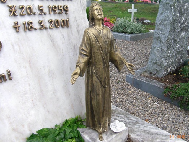 Diese Christusfigur ist vom Friedhof in hlingen-Birkendorf gestohlen worden.  | Foto: Polizei