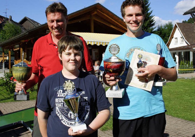 Die Titelgewinner beim Bahnengolf-Spor...Vereinsmeister Aktiv Johannes Kiefer.   | Foto: Andreas Bhm