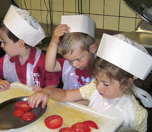 Burgerbraten in der &#8222;Hirschen&#8...ergartens Sonnenblume bei der Arbeit.   | Foto: Privat