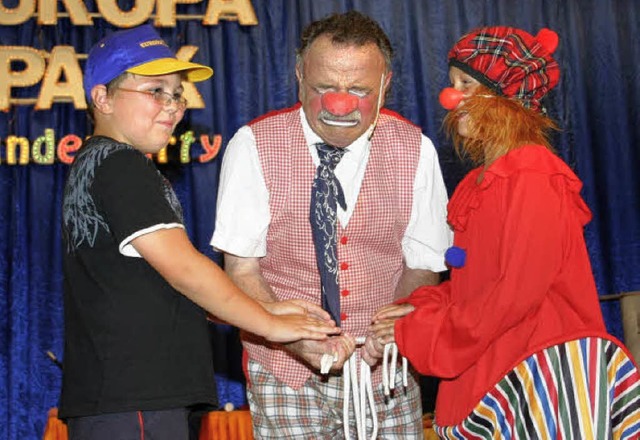 Clown Peppino vom Europa-Park Rust unt... mit vielen Zaubertricks und Spielen.   | Foto: susanne Kanele