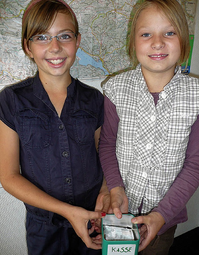 tina weber (rechts) und melanie hercher  | Foto: peter stellmach