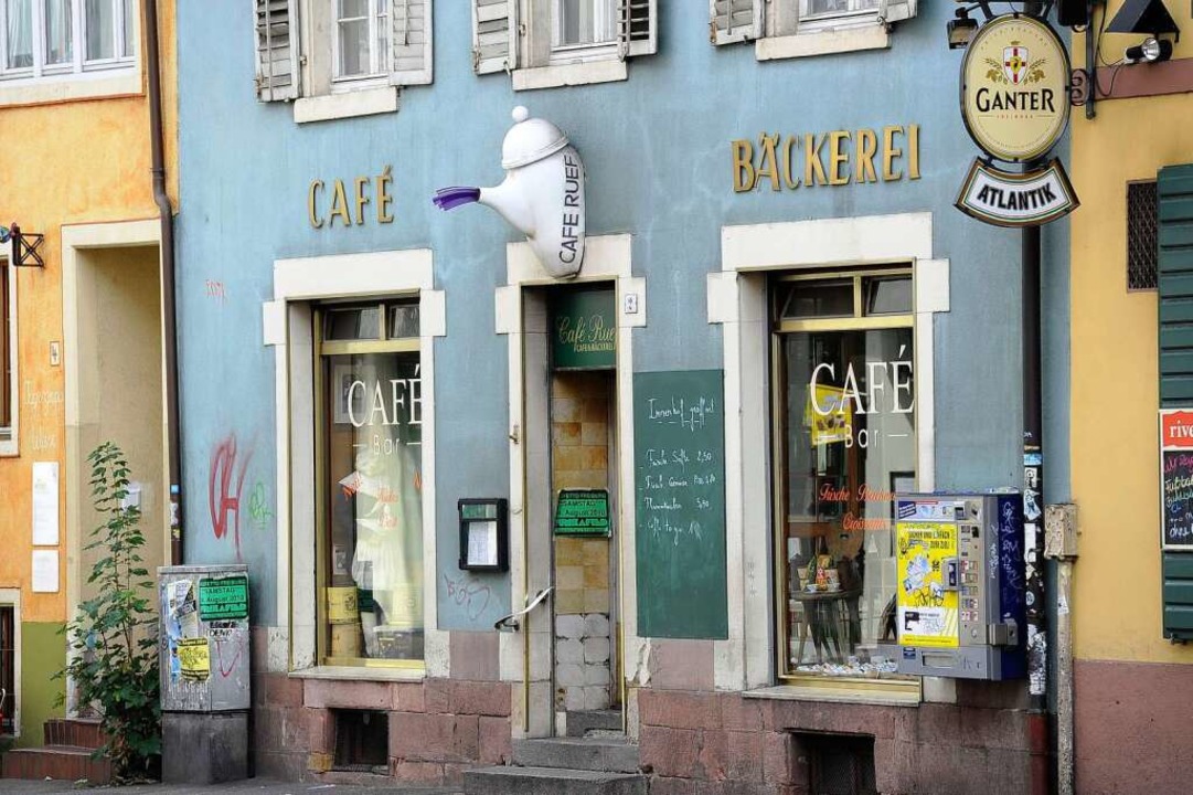 Frhmorgens stets in Ruef-Bereitschaft...tution am Eingang der Kartuserstrae.  | Foto: Ingo Schneider